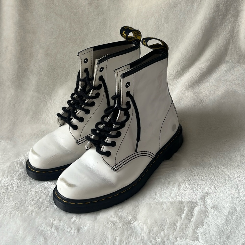 👻white Dr. Martins👻